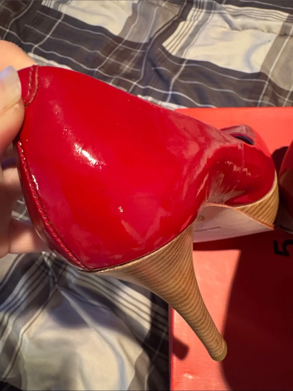 Pour La Victoire bold red